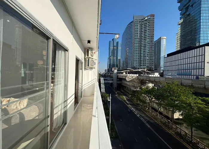 Silom Sky I Mahanakhon View For 2-6 Guests Near Bts Chong Nonsi 公寓
